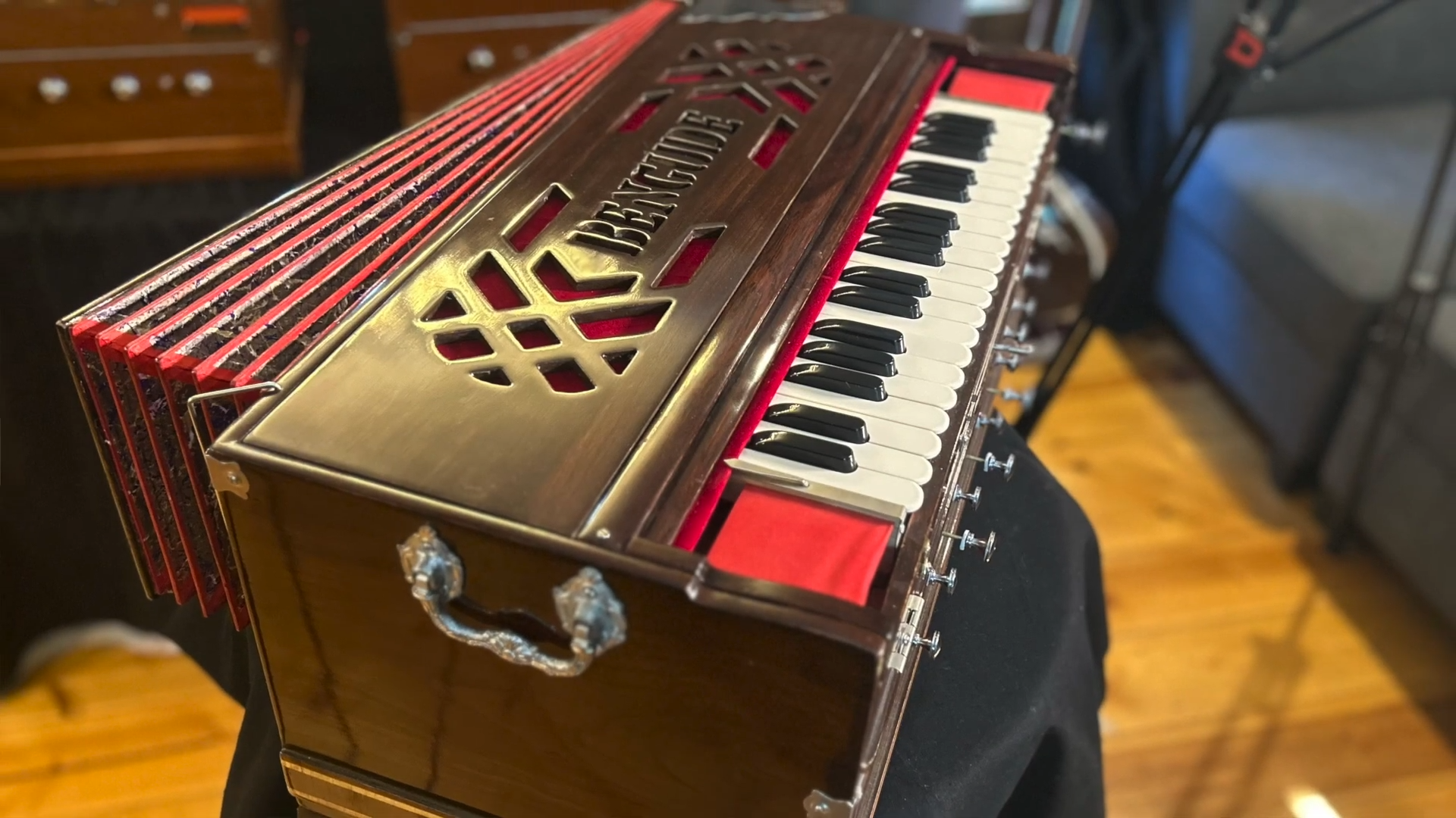 Bengude 9/3 Scale Changer Harmonium