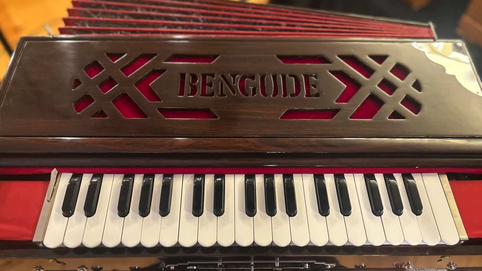 Bengude 9/3 Scale Changer Harmonium