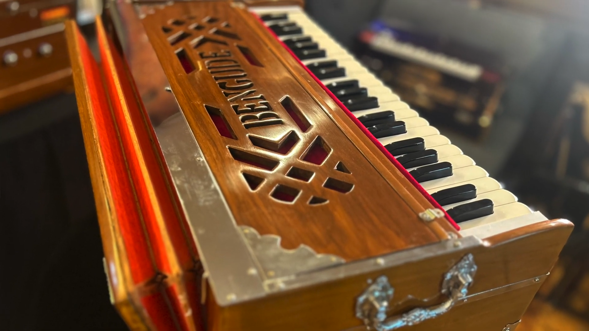 Bengude Fixed 3-Reed Harmonium (Bass/Male/Female)