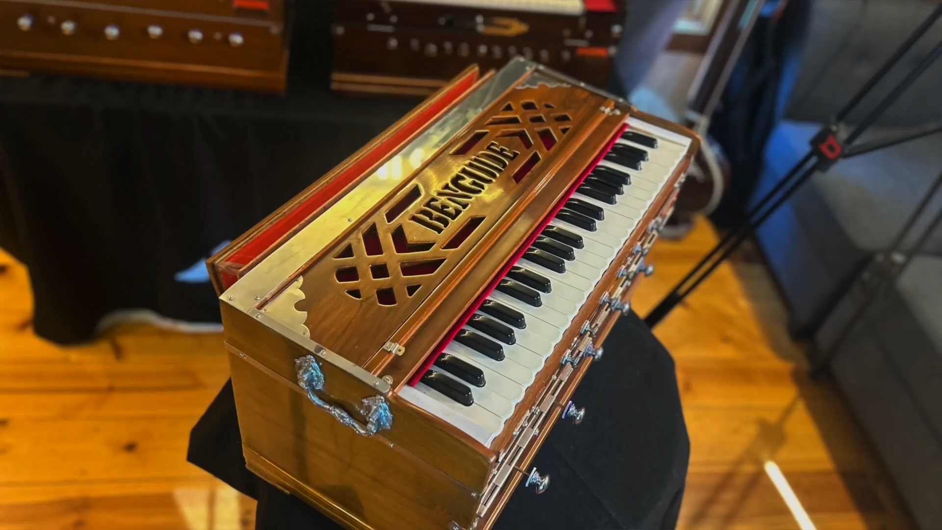 Bengude Fixed 2-Reed Harmonium (Male/Male)